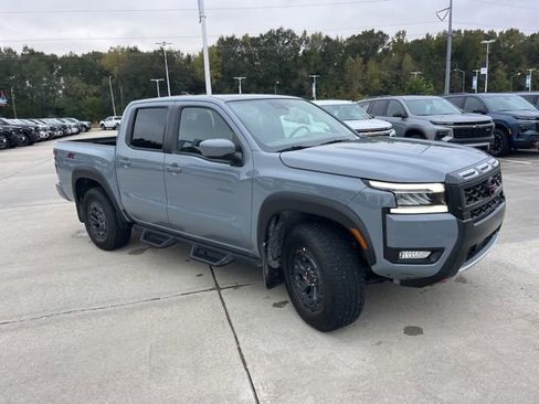 Used 2025 Nissan Frontier PRO-4X w/ Tow Package image 10