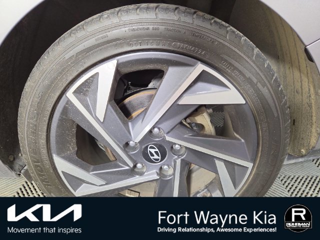 Used 2024 Hyundai Elantra Limited FWD image 11