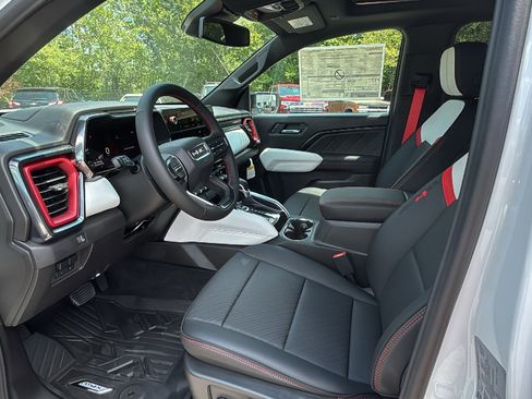 New 2025 GMC Canyon AT4 w/ AT4X Package image 15