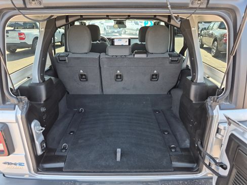Used 2024 Jeep Wrangler Unlimited AWD/4WD image 7