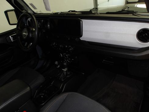 Used 2024 Jeep Wrangler Unlimited Sport AWD/4WD image 16