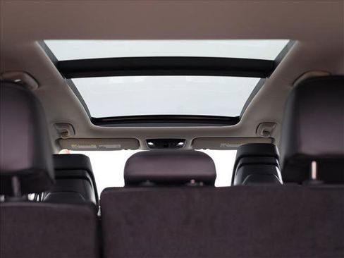 Used 2025 Kia Sportage SX image 23