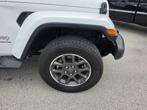 Used 2020 Jeep Gladiator Overland w/ LED Lighting Group AWD/4WD image 10