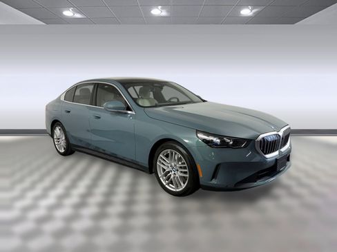 Used 2024 BMW 530i w/ Premium Package RWD image 7