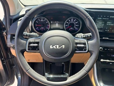 Used 2024 Kia Carnival EX FWD image 20