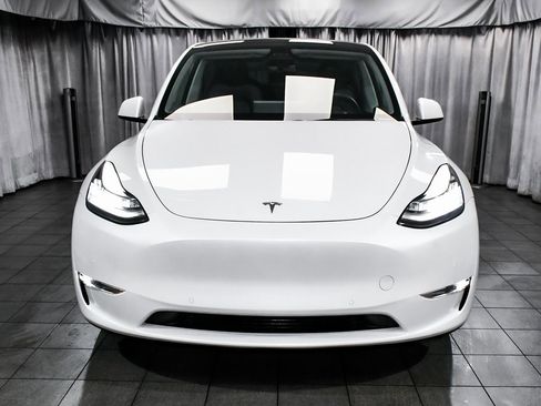 Used 2022 Tesla Model Y Long Range image 2