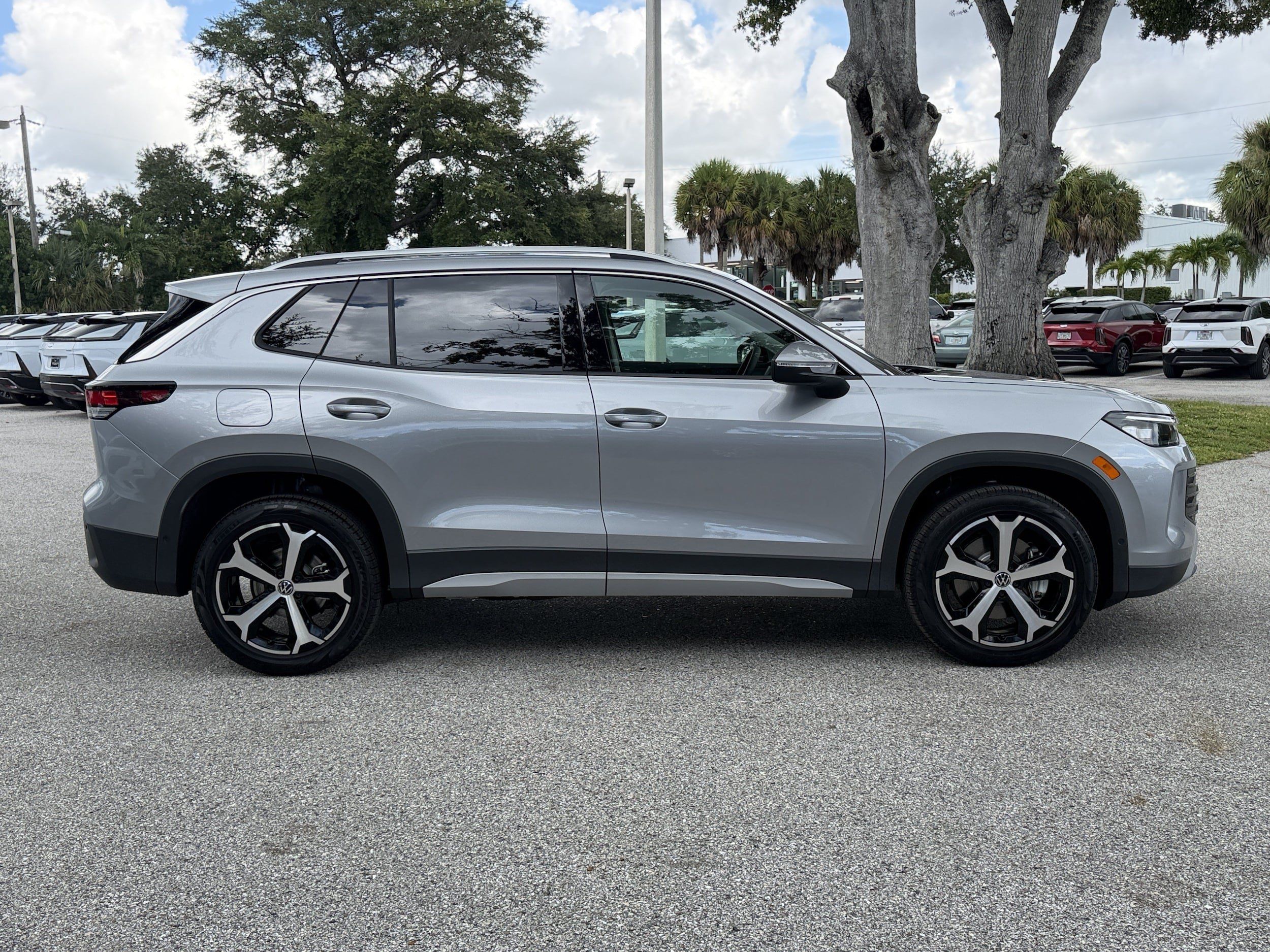 New 2026 Volkswagen Tiguan SE AWD/4WD image 8