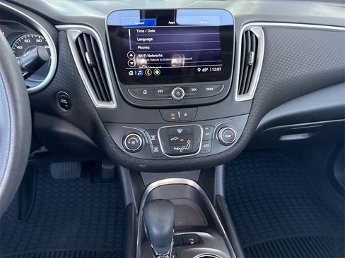 Used 2021 Chevrolet Malibu LS image 17