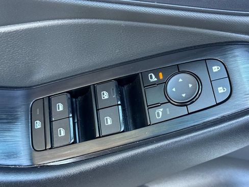 Used 2024 Nissan Rogue S FWD image 11