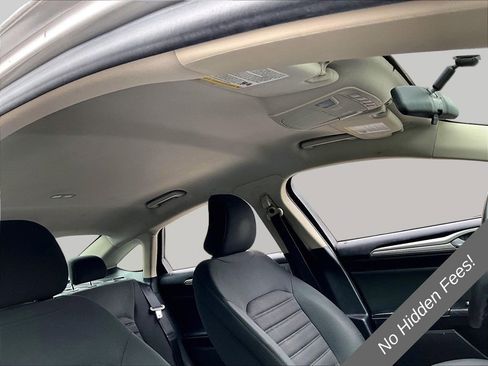 Used 2018 Ford Fusion SE w/ Fusion SE Technology Package FWD image 20