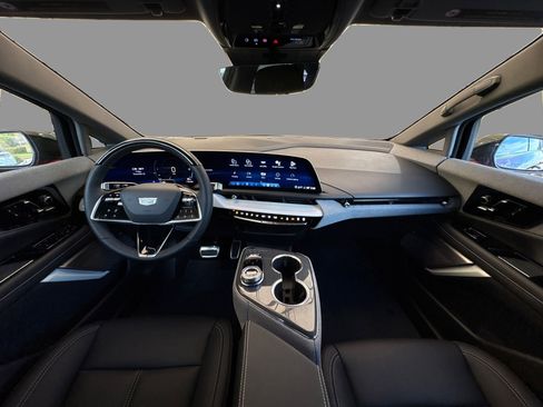 New 2025 Cadillac Optiq Sport 1 w/ LPO, ONYX Package image 21