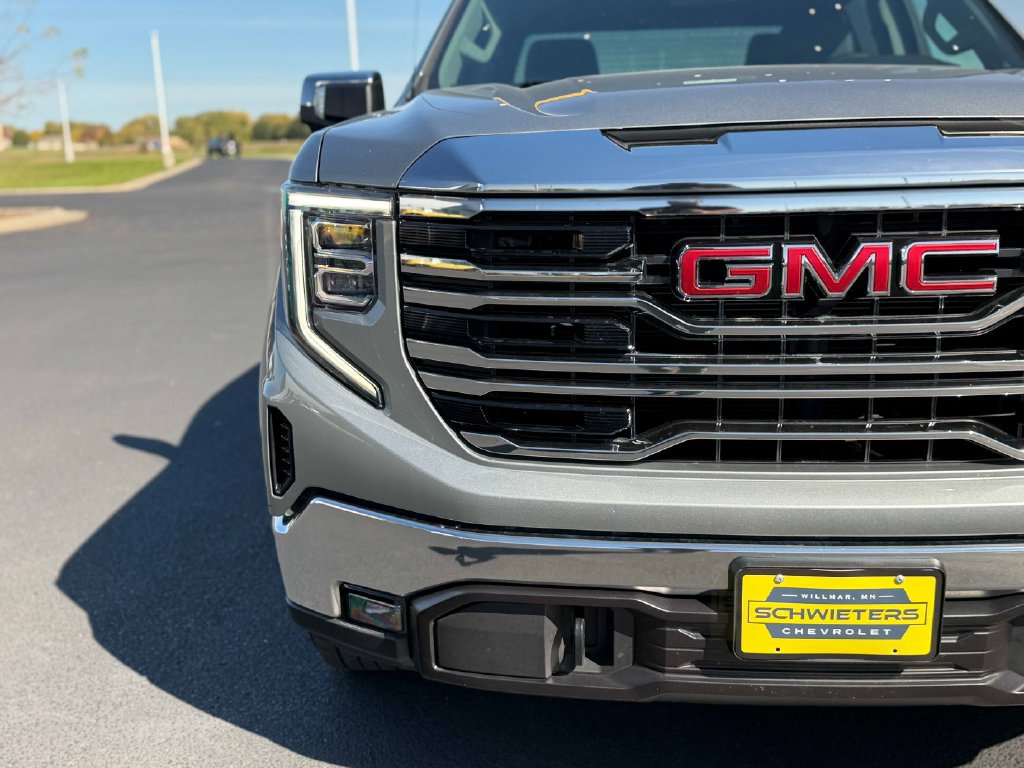 Used 2025 GMC Sierra 1500 SLT AWD/4WD image 4
