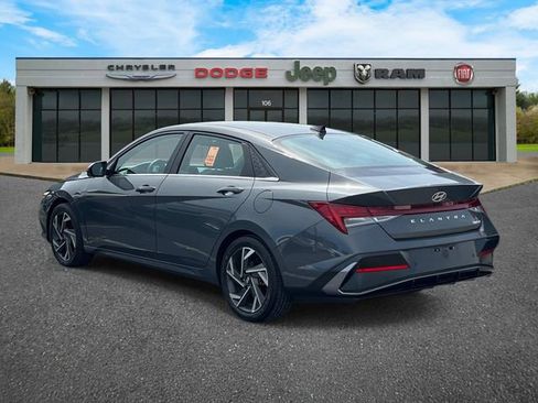 Used 2024 Hyundai Elantra Limited FWD image 5