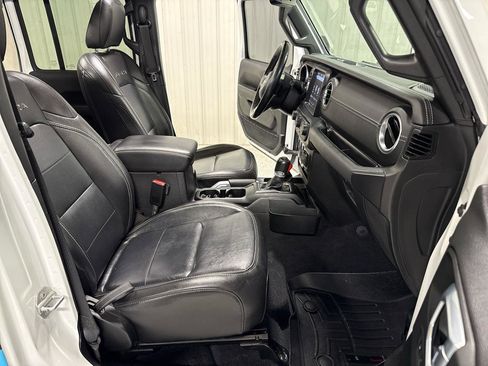 Used 2021 Jeep Wrangler Unlimited Sahara w/ Cold Weather Group AWD/4WD image 18