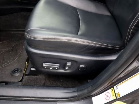 Used 2017 Toyota Prius V Four image 28