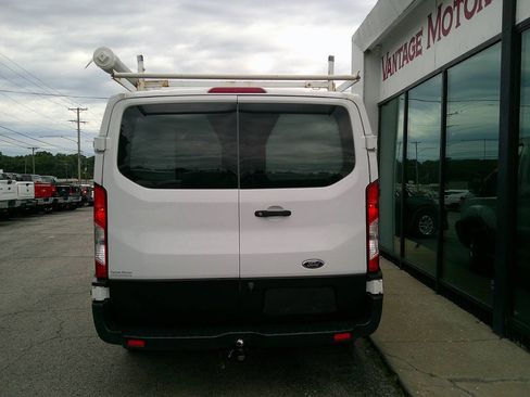 Used 2019 Ford Transit 250 130 Low Roof w/ Exterior Upgrade Package RWD image 6