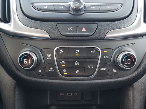 Used 2022 Chevrolet Equinox LT w/ Driver Convenience Package image 22