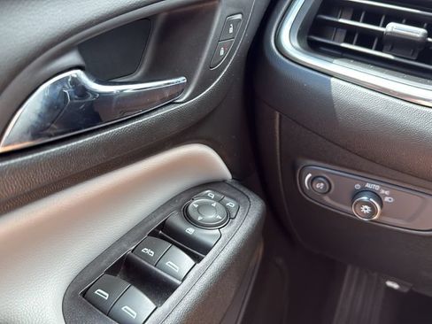 Used 2020 Chevrolet Equinox LT FWD image 19