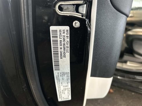 Used 2024 Chrysler Pacifica Touring-L image 34