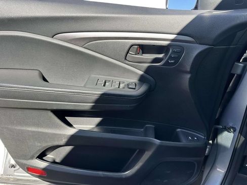 Used 2022 Honda Pilot TrailSport image 21