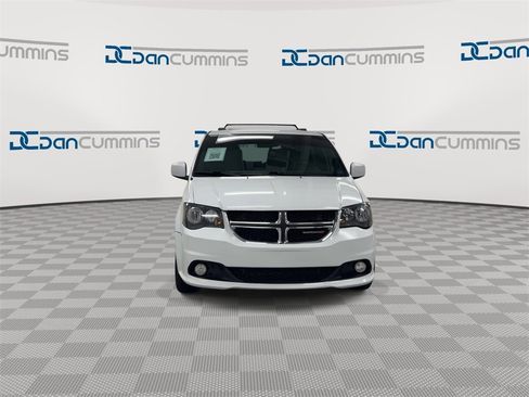 Used 2017 Dodge Grand Caravan GT image 3