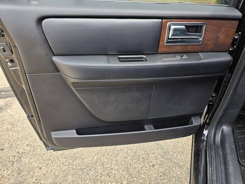 Used 2017 Lincoln Navigator L Select AWD/4WD image 16
