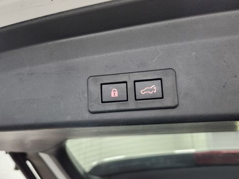 Used 2021 Subaru Ascent Limited w/ Technology Package image 25