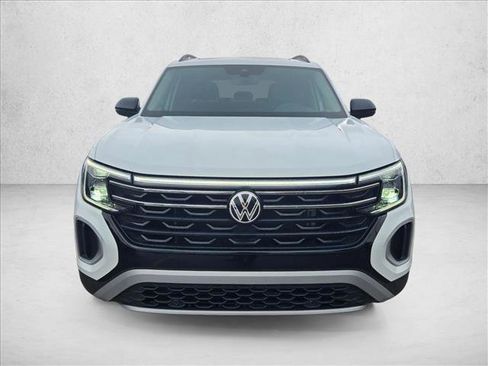 Used 2024 Volkswagen Atlas Peak Edition SE AWD/4WD image 2