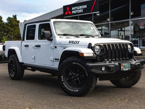 Used 2021 Jeep Gladiator Willys image 1