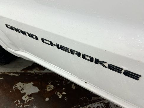 Used 2015 Jeep Grand Cherokee Altitude AWD/4WD image 26