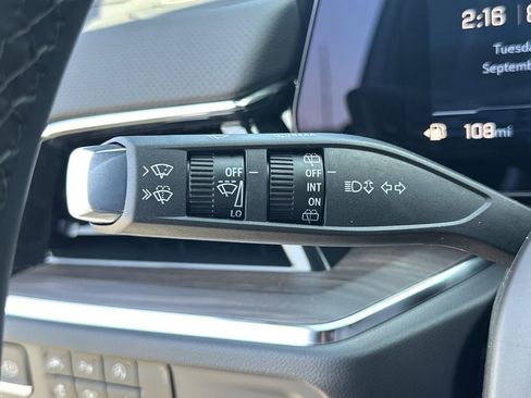 New 2025 Chevrolet Suburban Premier image 16