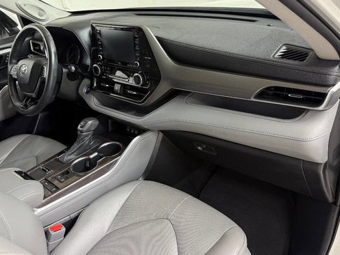 Used 2021 Toyota Highlander Limited image 30
