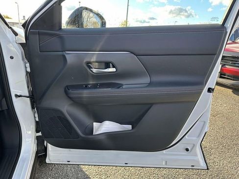 New 2026 Nissan Kicks SR FWD image 8