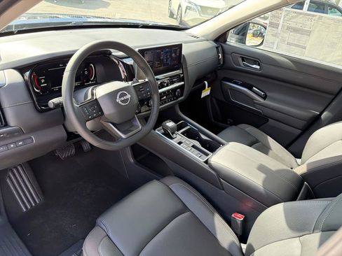 New 2026 Nissan Pathfinder SL image 13