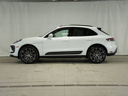 Certified 2025 Porsche Macan AWD/4WD image 2