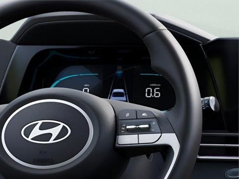 Used 2025 Hyundai Elantra Sport image 14