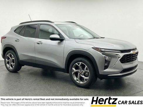 Used 2025 Chevrolet Trax LT image 1