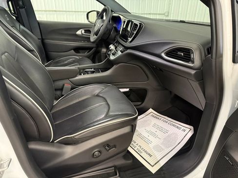 Used 2023 Chrysler Pacifica Limited w/ Uconnect Theater Family Group AWD/4WD image 26