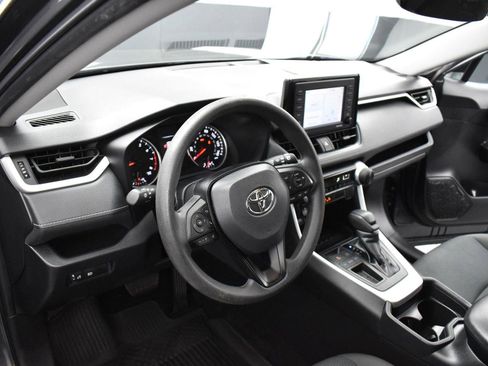 Used 2021 Toyota RAV4 LE FWD image 11