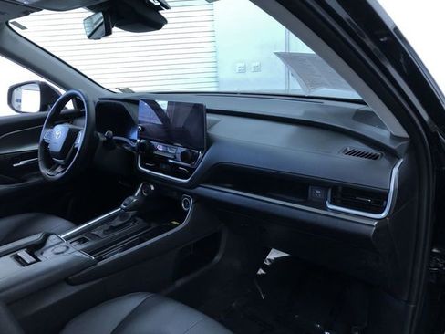 Certified 2025 Toyota Grand Highlander AWD image 19