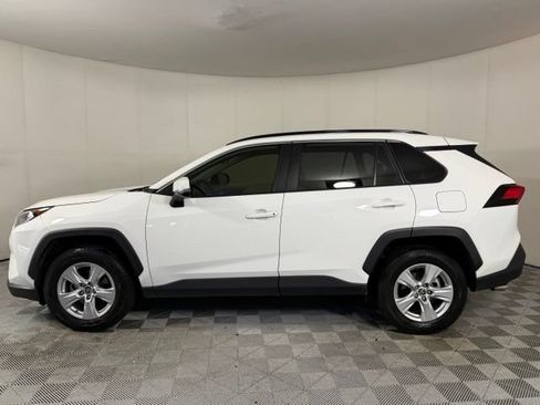 Used 2019 Toyota RAV4 XLE w/ Convenience Package FWD image 7