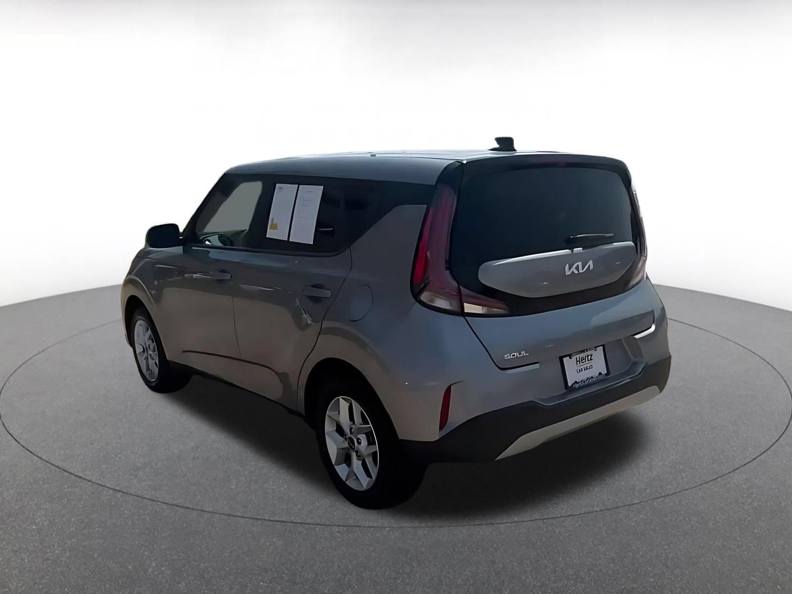 Used 2025 Kia Soul LX w/ LX Technology Package FWD image 9