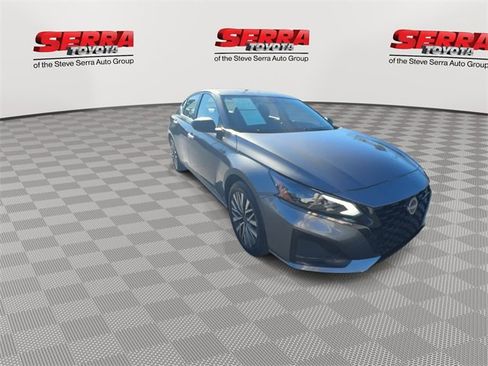 Used 2024 Nissan Altima 2.5 SV image 3