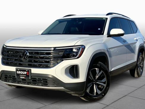 Certified 2024 Volkswagen Atlas SE image 1