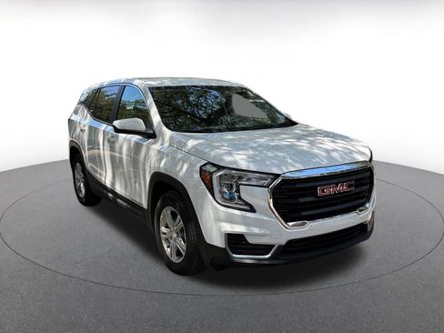 Used 2024 GMC Terrain SLE FWD image 4