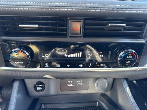 Used 2025 Nissan Rogue SV image 18