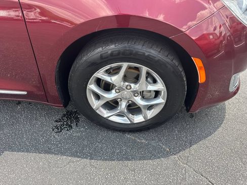 Used 2018 Chrysler Pacifica Limited FWD image 13