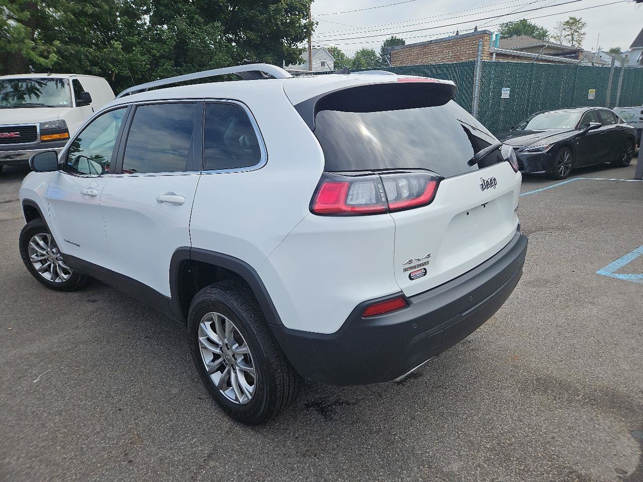 Used 2021 Jeep Cherokee Latitude Lux w/ Mopar Interior Package AWD/4WD image 5