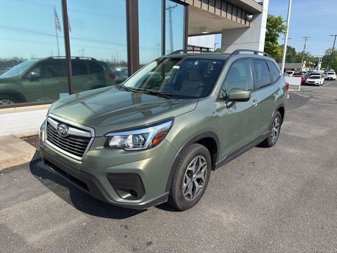 Used 2019 Subaru Forester Premium w/ All-Weather Package AWD/4WD image 2