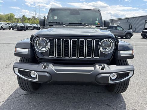 Used 2025 Jeep Wrangler Unlimited Sahara AWD/4WD image 10